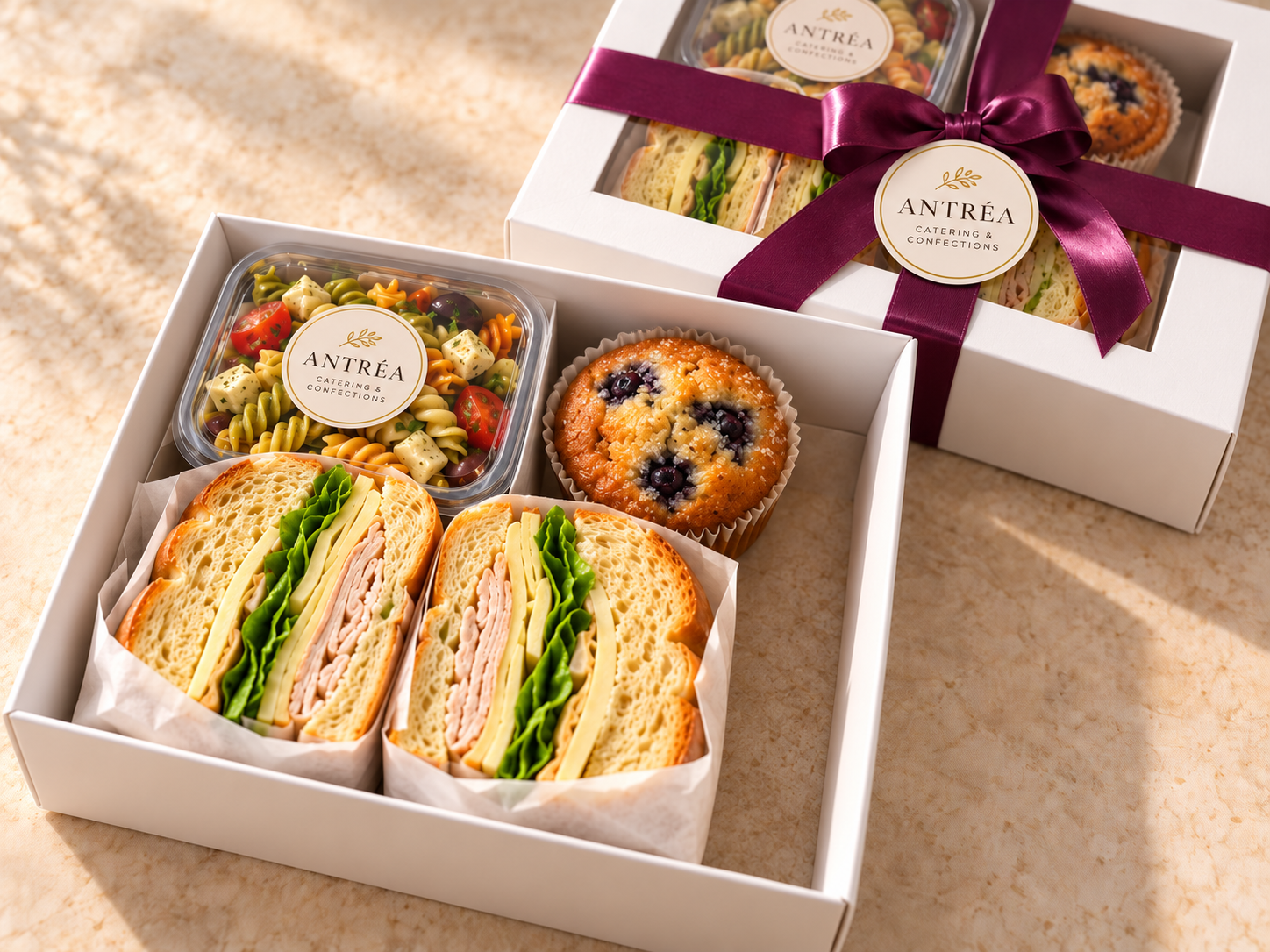 Antréa sandwich lunch box with a muffin and a choice of side